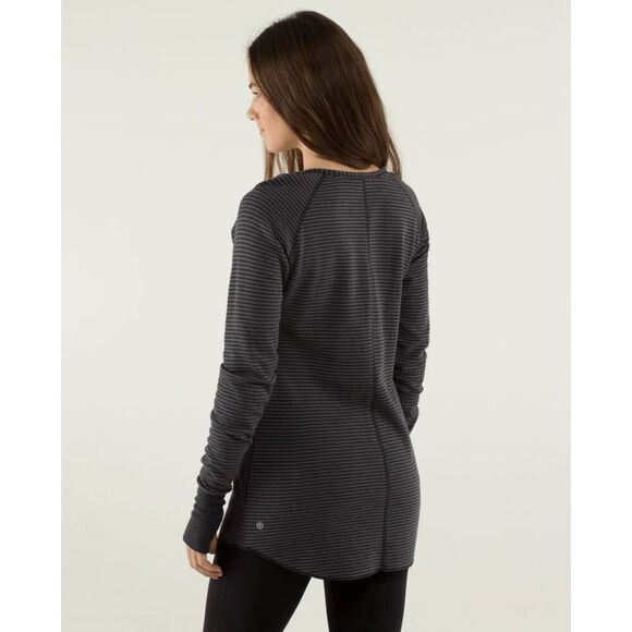 259- EUC Size 4 Lululemon Open Your Heart Long Sleeve - Picture 1 of 3